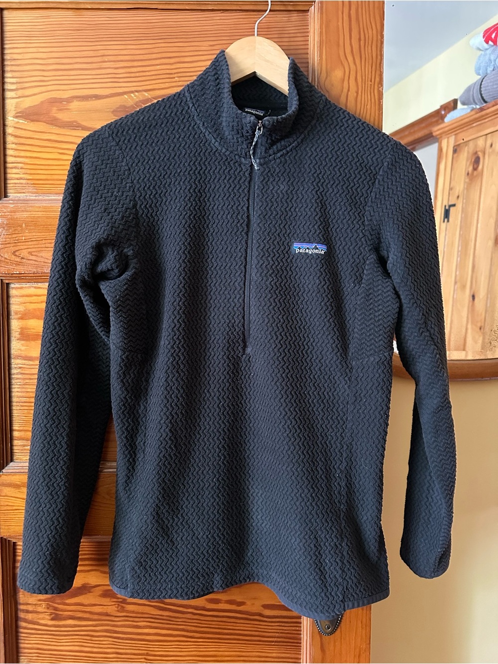 Women's Patagonia Black R1 Quarter-Zip Fleece Pullover Size M